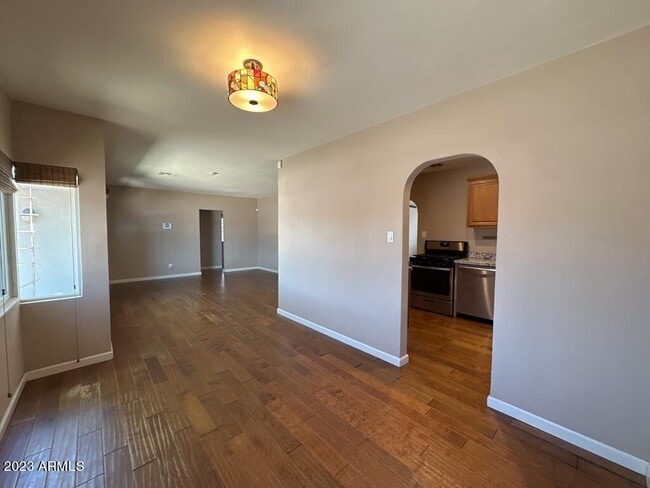 Building Photo - 1501 E Palm Ln