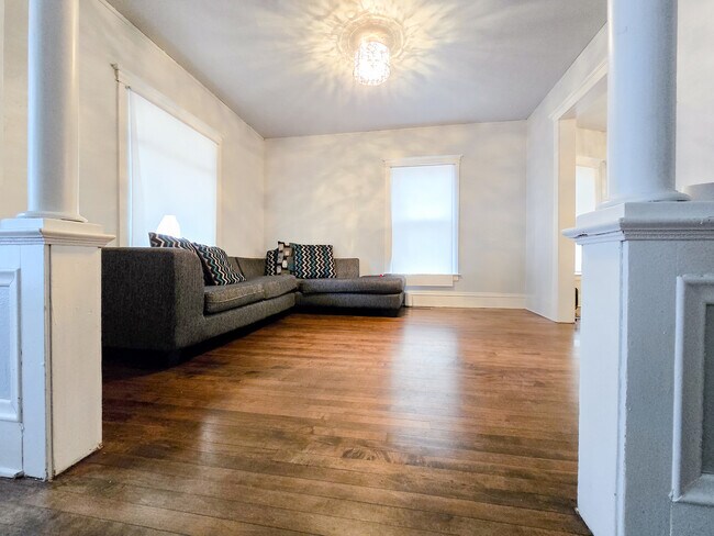 Building Photo - 481 Division St