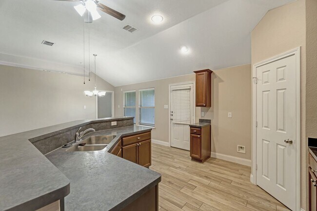 Building Photo - Ready for you to call this one home!
