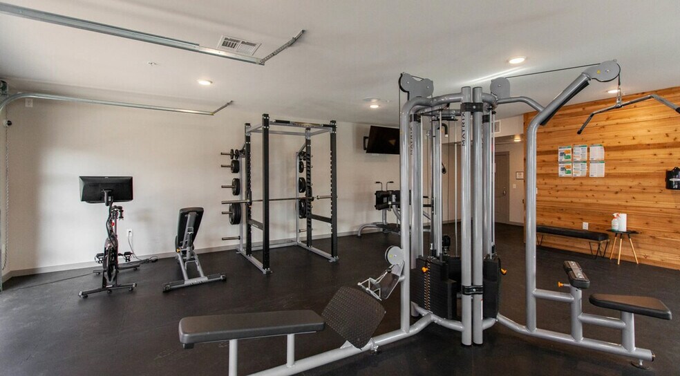 Building Photo - 111 E 4th St