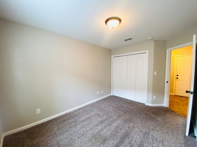 Building Photo - 1728 Thistlewood Dr