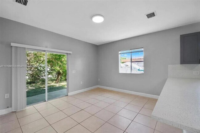Building Photo - 3 bedroom in Miami FL 33147