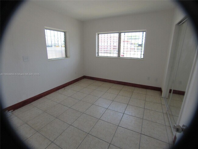 Building Photo - 1514 SW 22nd Ave
