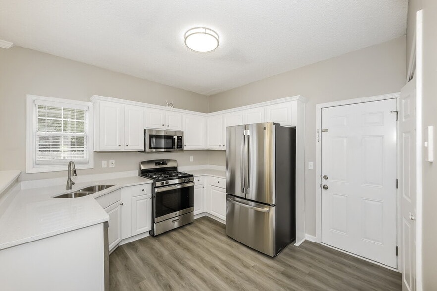 Building Photo - 1609 Blossom Dr