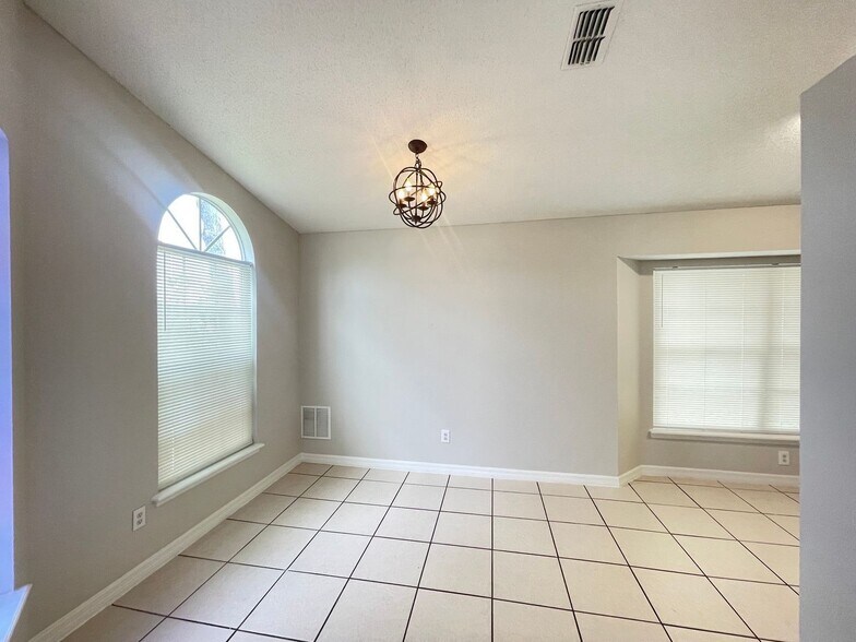 Building Photo - 312 San Gabriel St