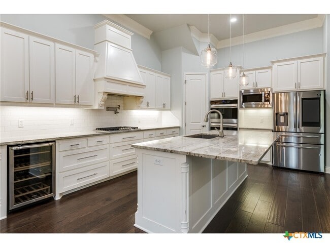 Building Photo - 1729 Las Lomas Ct