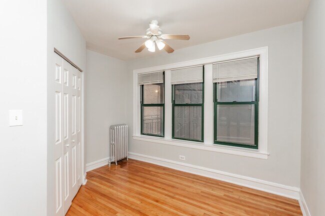 Building Photo - 6909 S Paxton Ave