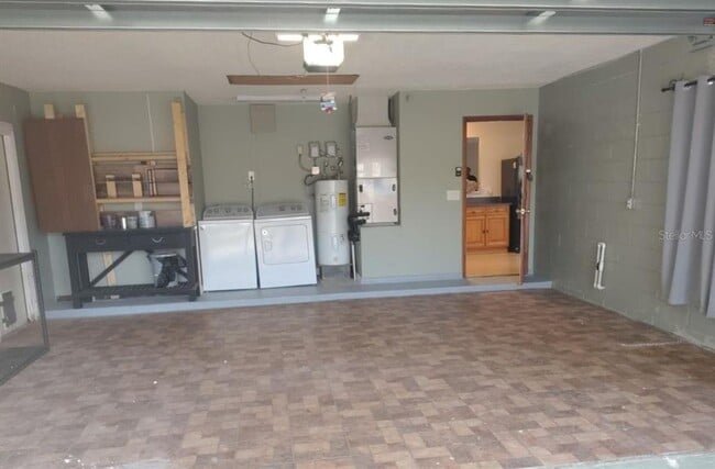 Building Photo - 437 Short Dr