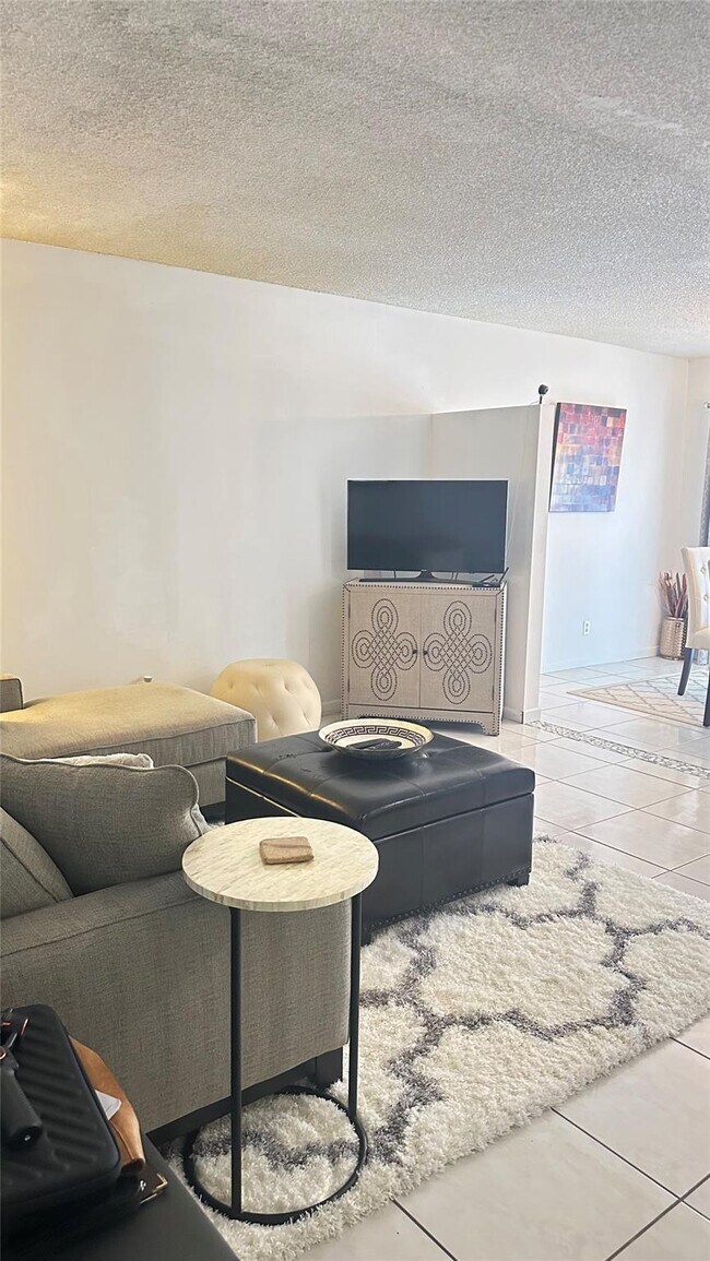 Building Photo - 4046 NW 19th St