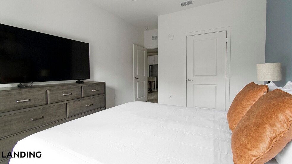 Building Photo - 12525 Tibbets Ln