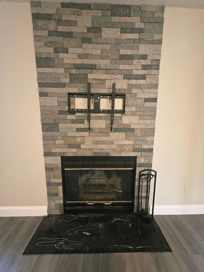 Building Photo - 4 Bedroom 2 BA Horse Creek Farms