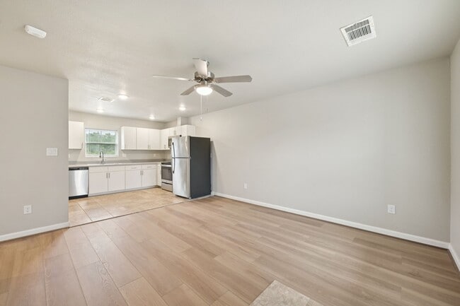 Building Photo - 282 Plez Morgan