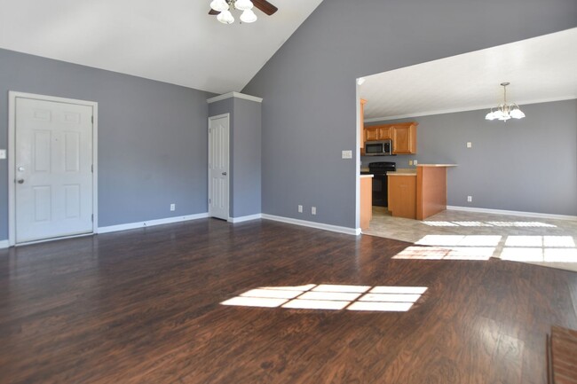 Building Photo - Pet Friendly Three Bedroom!