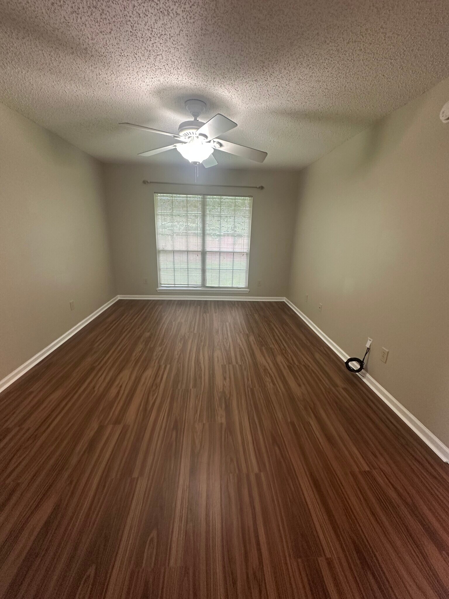 Building Photo - 1687 Spring Branch Dr W