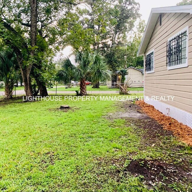 Building Photo - Beautiful Allendale Home With Large Fenced Yard