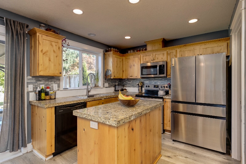 Building Photo - 1026 E 15th St