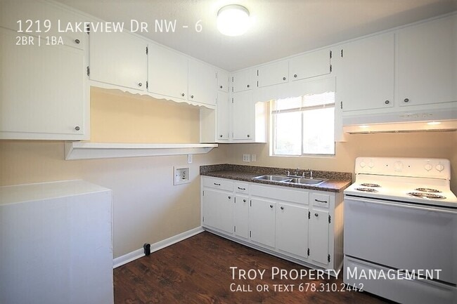 Building Photo - 1219 Lakeview Dr NW