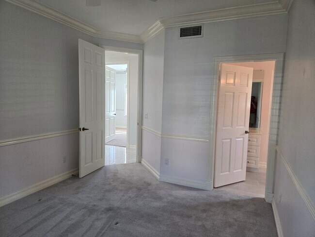 Building Photo - Luxurious home available immediately.