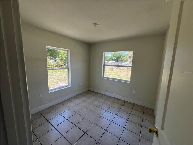 Building Photo - 213 Herbert St