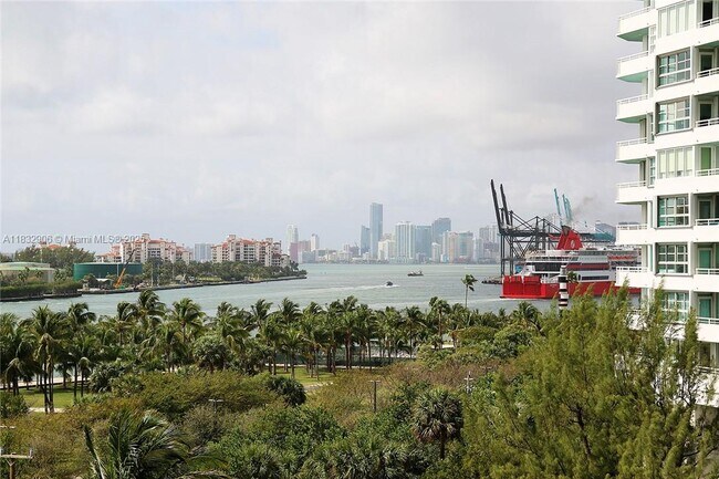 Primary Photo - 100 South Pointe Dr
