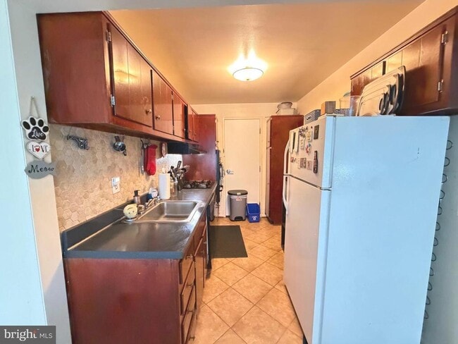 Building Photo - 10201 Grosvenor Pl