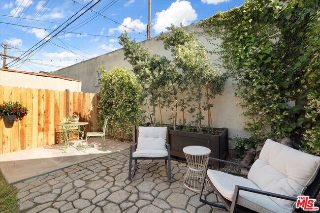 Building Photo - 3154 W 74th St