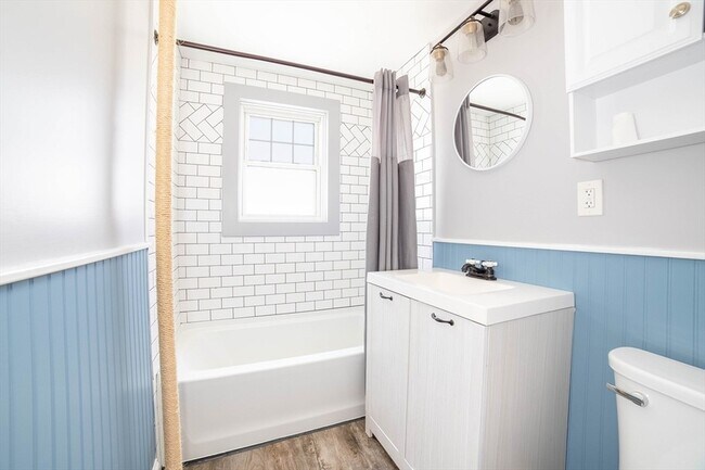 Building Photo - 5 Maple Ave