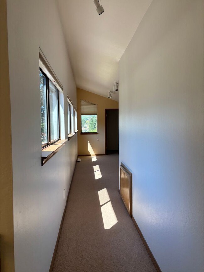 Building Photo - 6 Acres; 3 bedroom 2 bath plus bonus room ...
