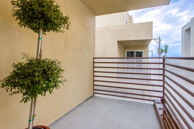 Balcony - 4325 38th St