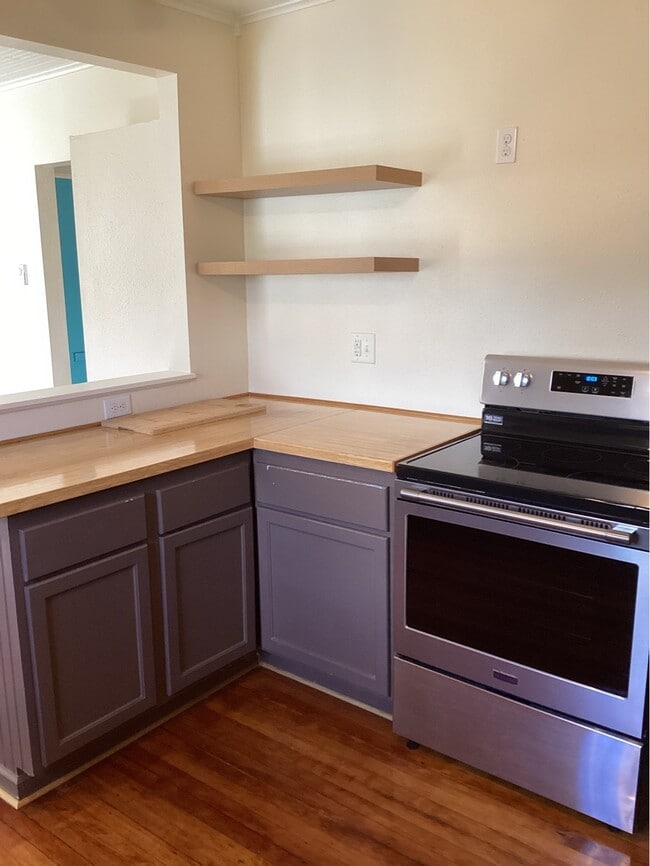 Building Photo - 868 NW 6th St