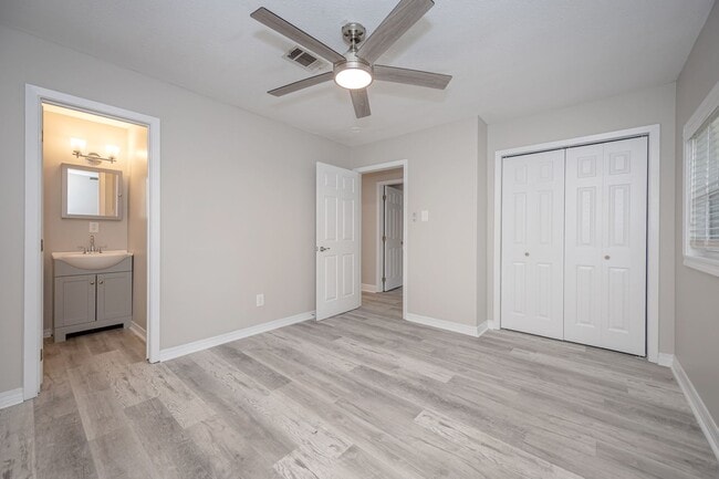 Building Photo - Charming Home in the Heart of Ocean Springs!