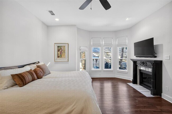 Building Photo - 3627 Stoneridge Rd