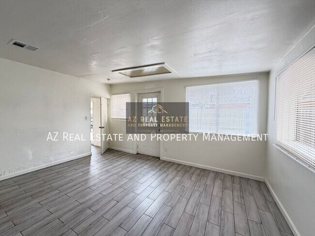 Building Photo - 7210 N 55th Dr