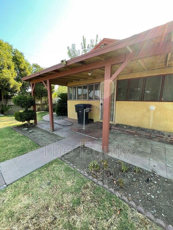 Building Photo - 939 Chinowth St