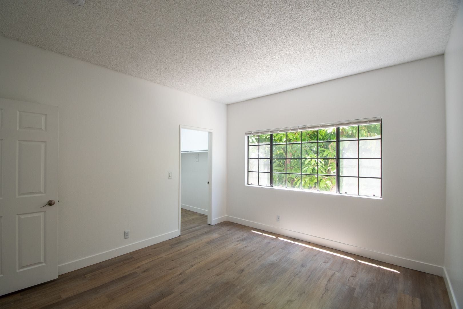 Building Photo - 11594 Moorpark St