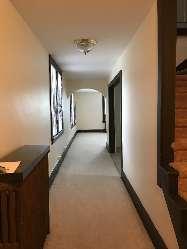 Building Photo - 624 1/2 S Main St