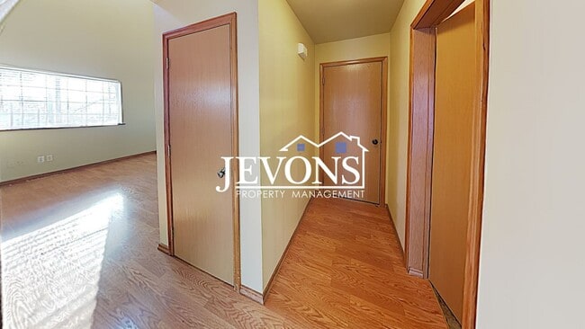 Building Photo - Charming home just steps from transit, par...