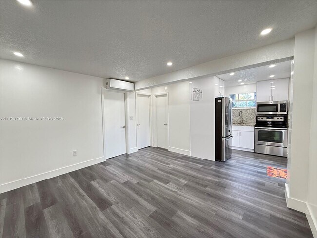 Building Photo - 132 NW 32nd Ct