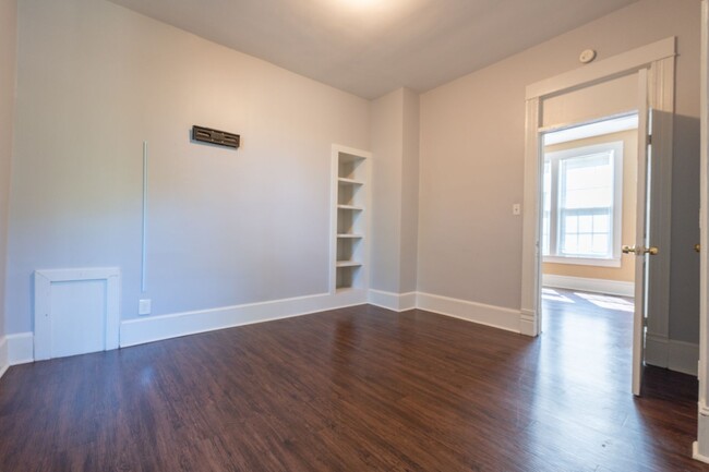 Building Photo - BEAUTIFUL Apartment in Downtown Suffolk!