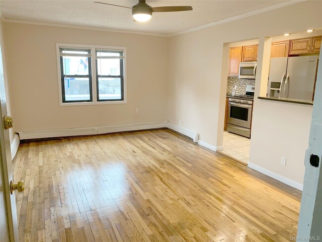 Building Photo - 65 W Broadway