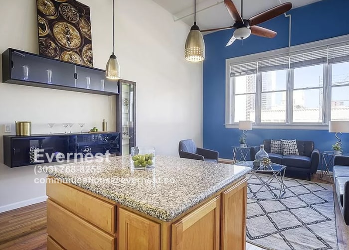 Building Photo - 1555 California St