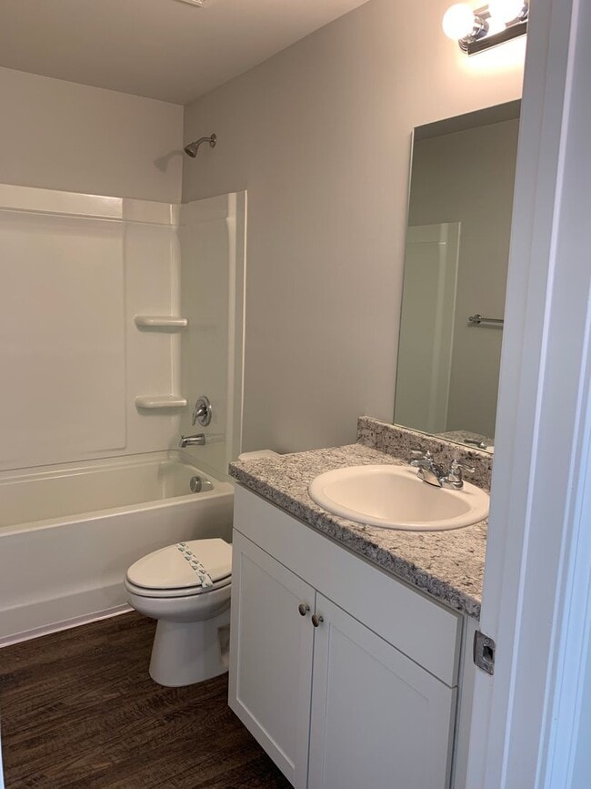 Building Photo - Don’t Miss This — Pre-Leasing 3-Bed, 2-Bath Home in Lakeside Cottages