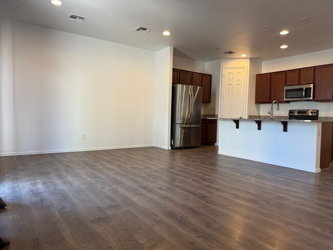 Building Photo - Laveen, Gated Community, 3 bed, 2 bath Gre...