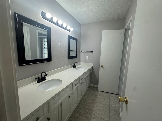 Building Photo - 11610 Cypresswood Dr