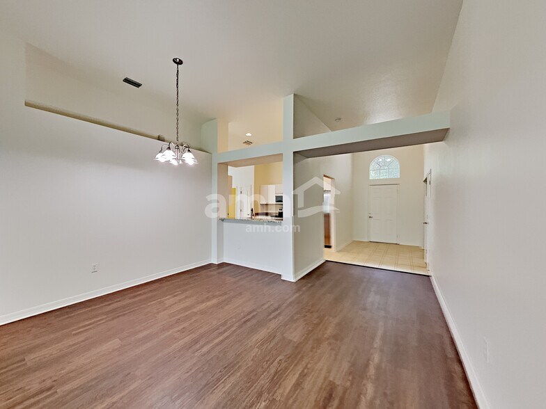 Building Photo - 6424 Bridgecrest Dr