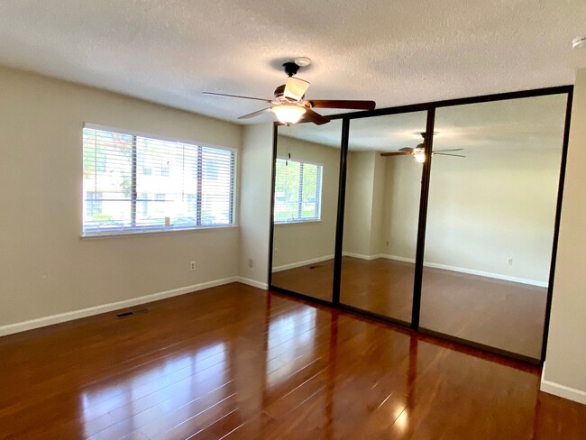 Building Photo - $2690 - GORGEOUS 2BED REMODELED CONDO IN C...