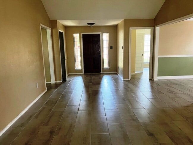 Building Photo - 5618 Village Arbour Dr