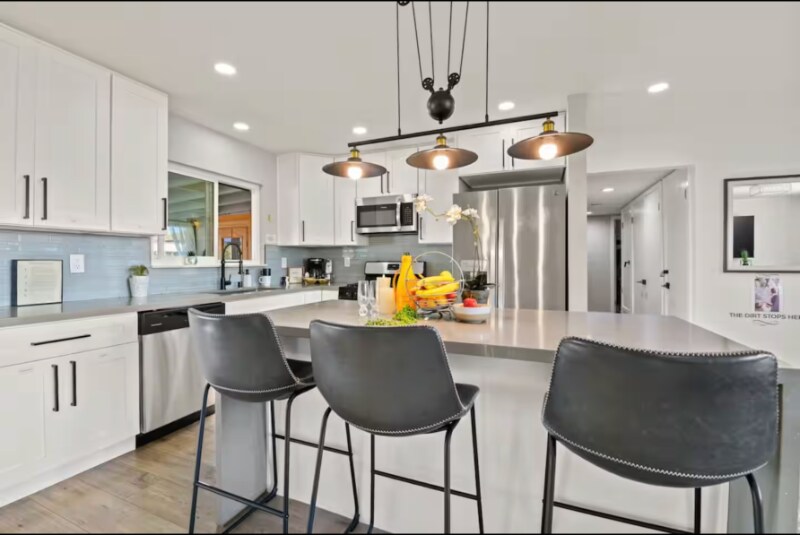 Building Photo - 6099 Scripps St