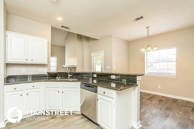 Building Photo - 7006 Cottonwood Cir