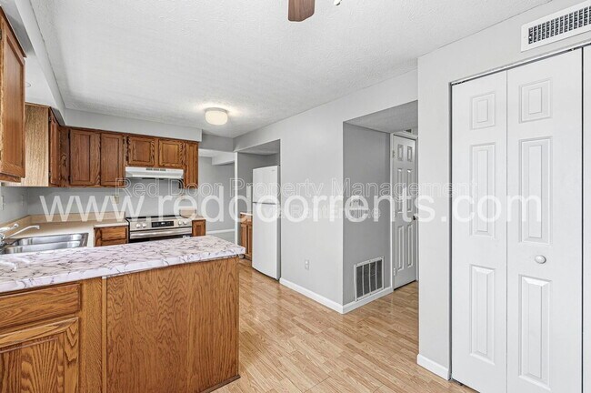 Building Photo - 8029 Cardinal Cove W